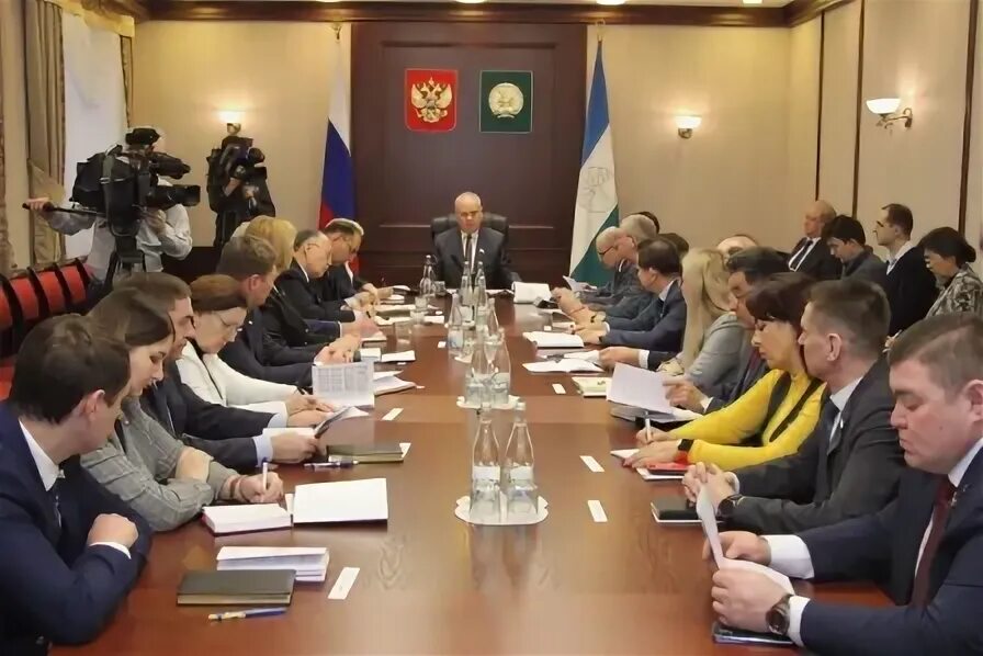 Полномочия депутатов госдумы. Правовая основа деятельности депутата. Полномочия депутата государственной думы рф. Депутаты работают на профессиональной основе. Какие вопросы можно задать совету федерации.