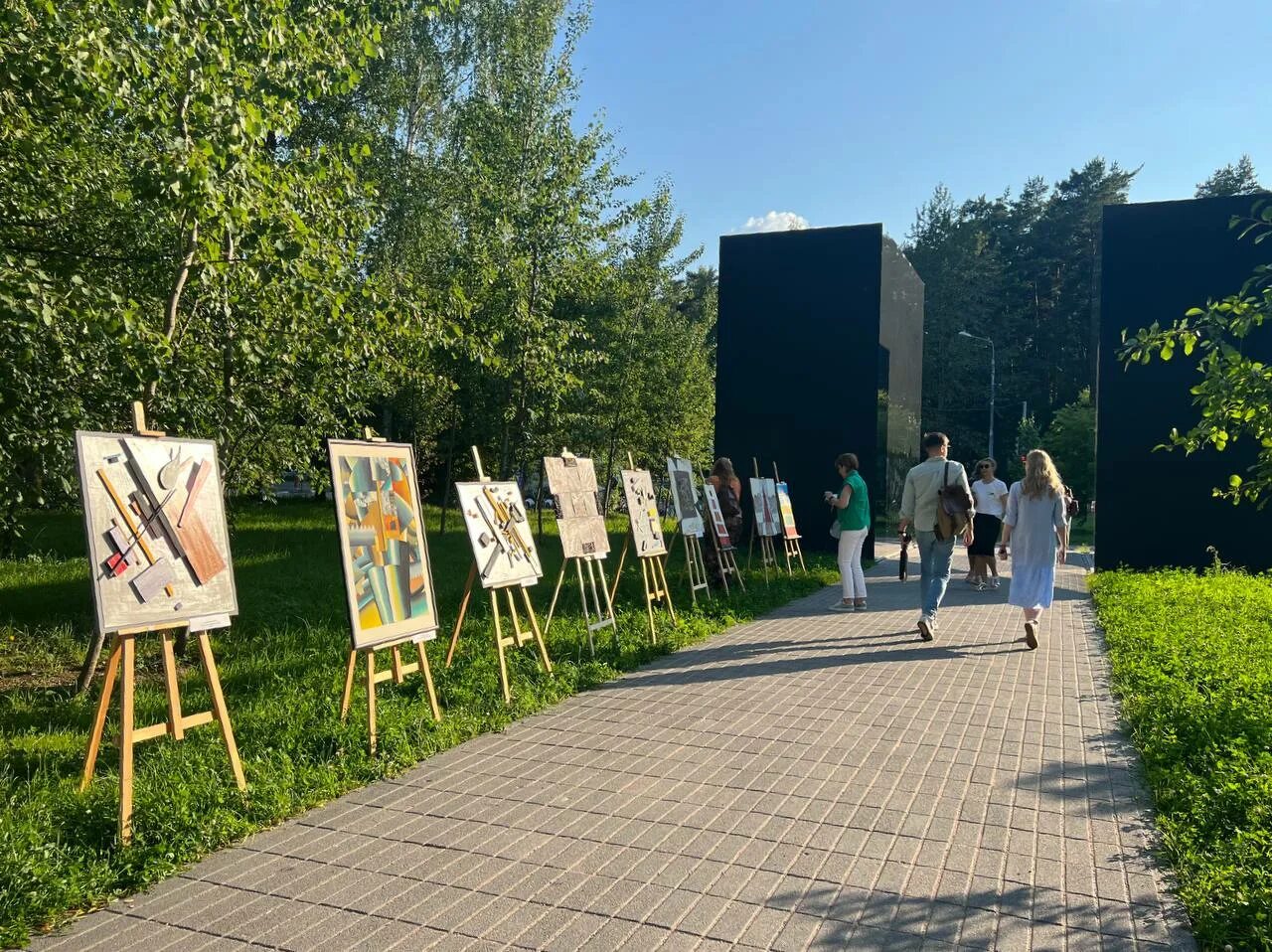 Парк малевича московская область. Парк Малевича в Одинцово. Парк Малевича Раздолье. Парк Малевича в Раздорах. Музей Малевича в Одинцово.