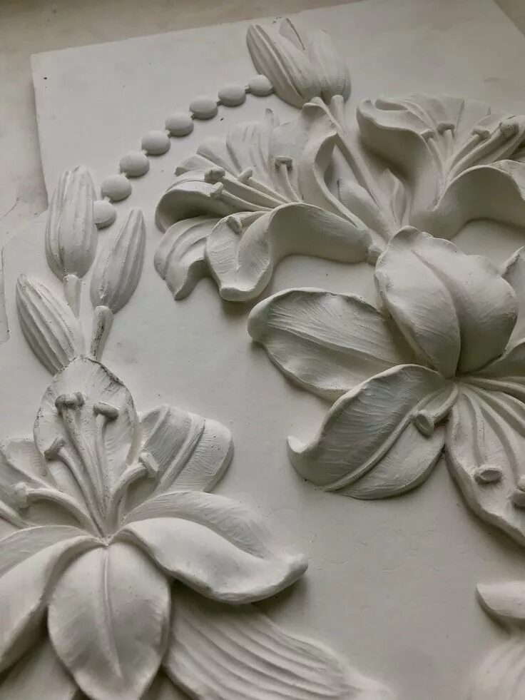 Гипсовые цветы. Гипсовая лепнина на стену. Гипсовое панно цветы. Барельеф магнолия. Барельеф цветы.