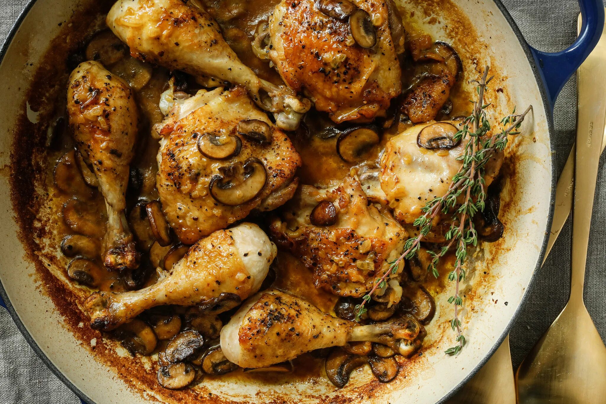 Рецепт голень с грибами. Фаршированные голени курицы. Рецепт голень с грибами. Голени с грибами в духовке. Куриные голени фаршированные грибами.