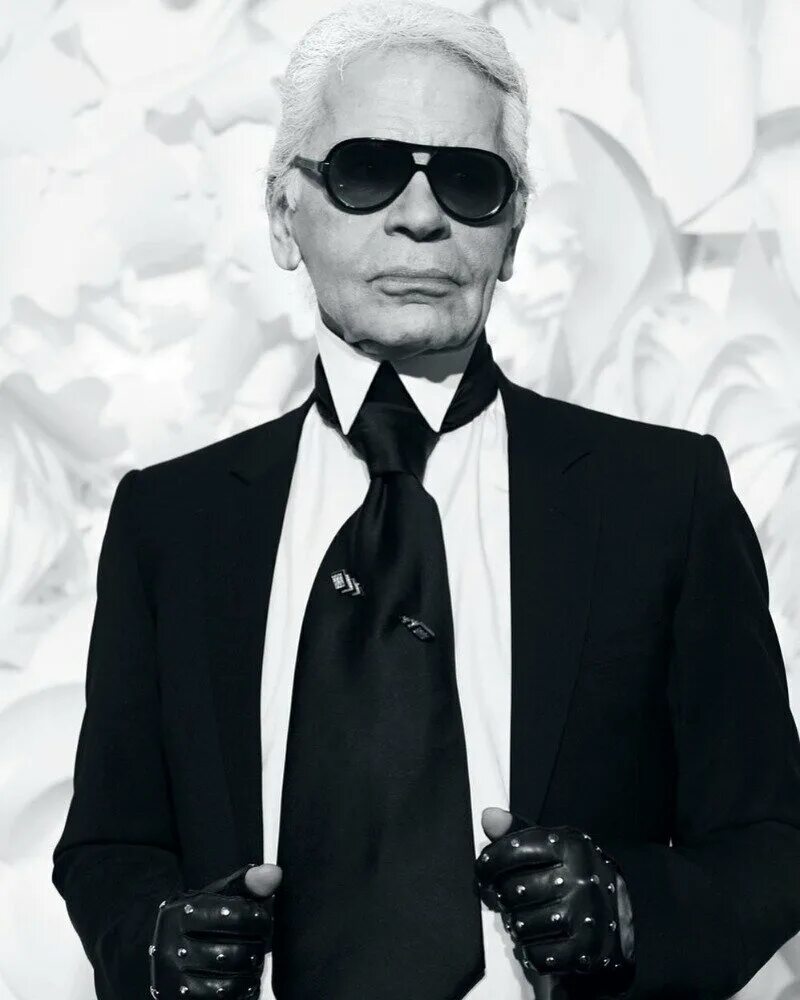 Карл отто лагерфельд. Лагерфельд модельер. Дизайнер карл лагерфельд. Шанель дизайнер карл лагерфельд. Карл лагерфельд модельеры.