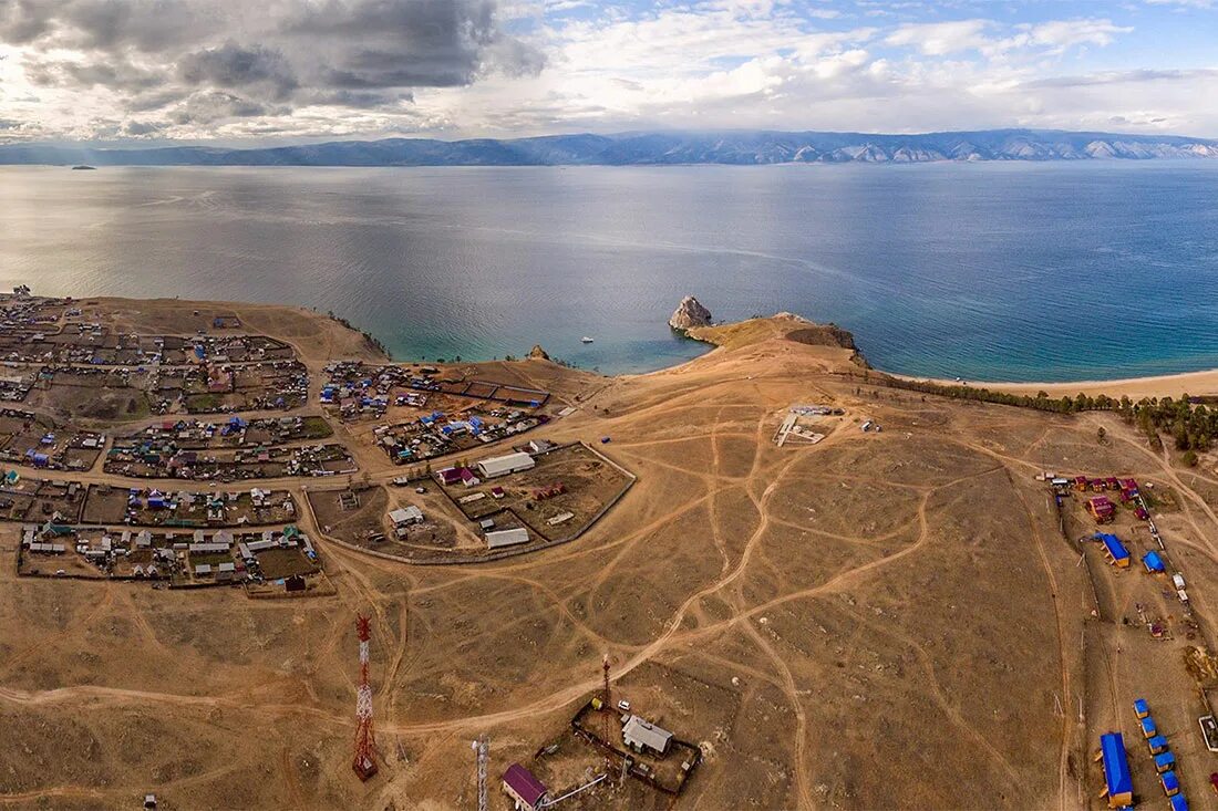 Ольхон байкал хужир. Деревня хужир байкал. Ольхон байкал хужир. Посёлок хужир на байкале. Поселок хужир на острове ольхон.