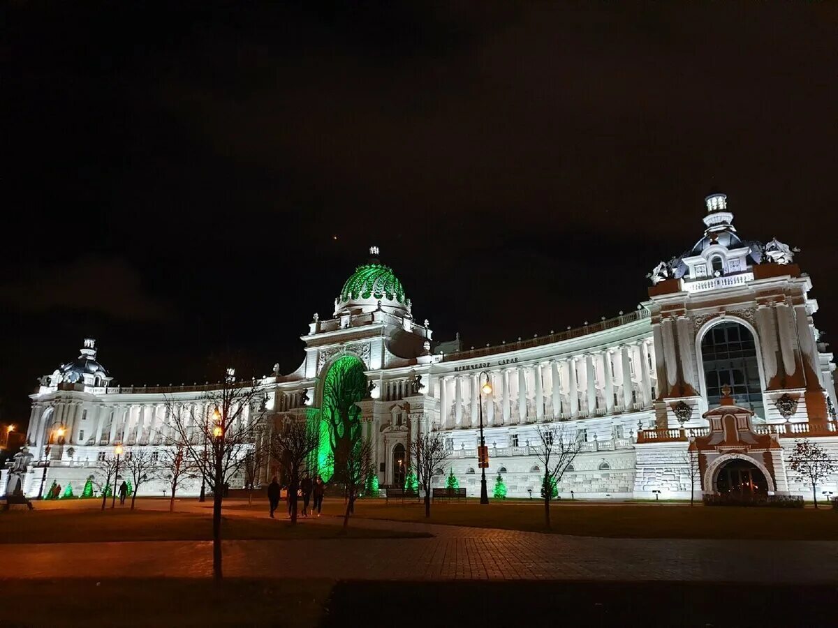 Здание дворца земледельцев казань. Центр земледелия. Площадь дворца земледельцев казань. Дворец земледельцев в казан. Центр земледелия.