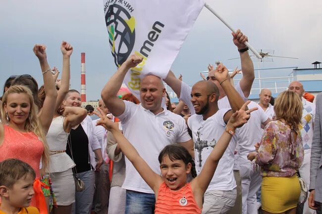 15 апреля день лысых. Международный день лысых людей. праздник лысых мужчин. день лысых мужчин 2 июня. фестиваль лысых.