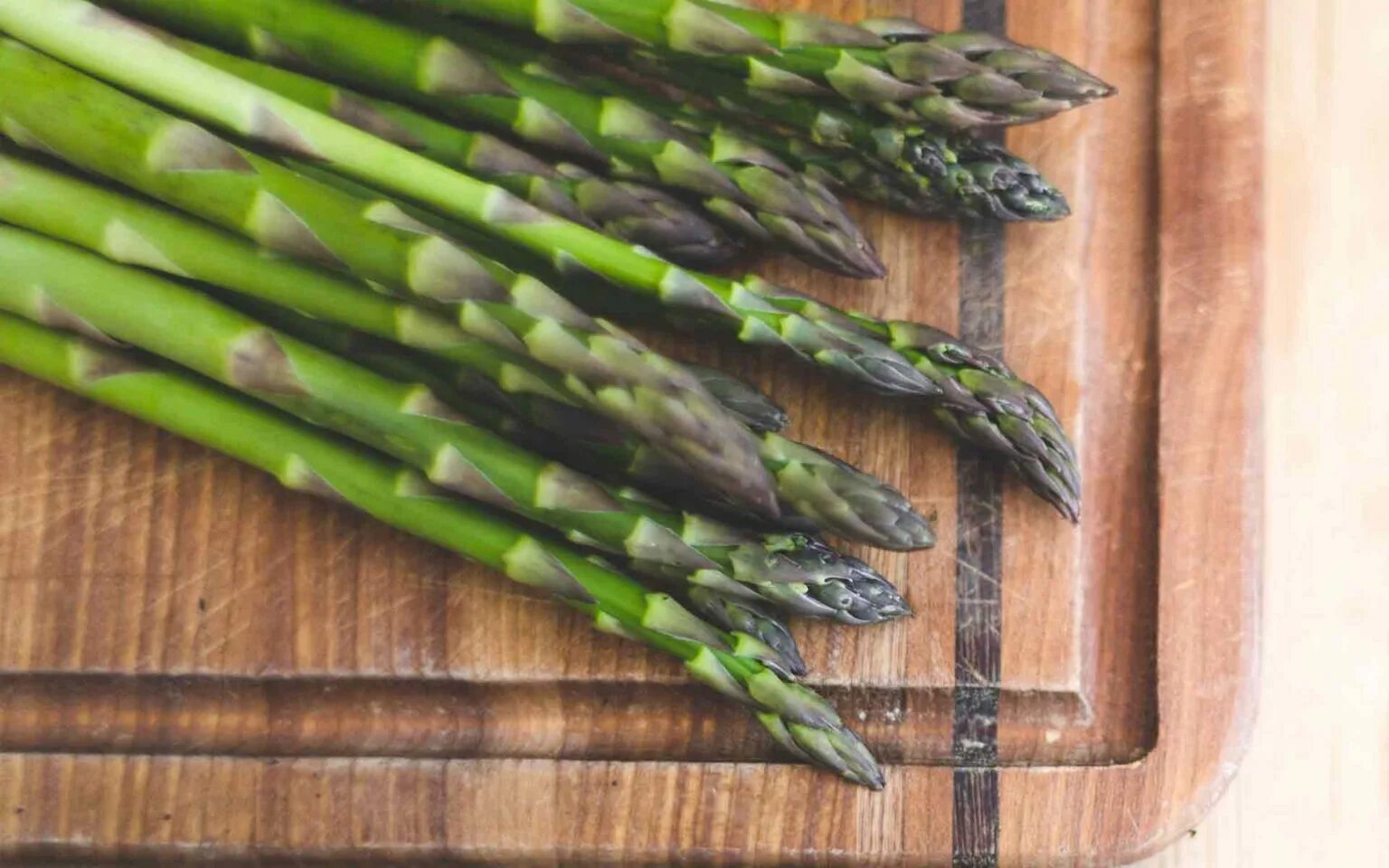 Способы съесть спаржу по этикету. Спаржа на диете. как есть спаржу. umbria wild asparagus. ростки спаржи как готовить.