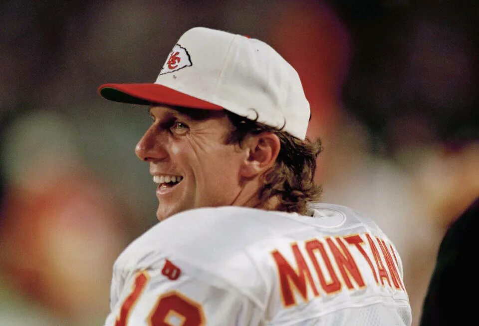 Joe montana football. Джо монтана. Montana известный человек. Joe montana. Джо монтана.