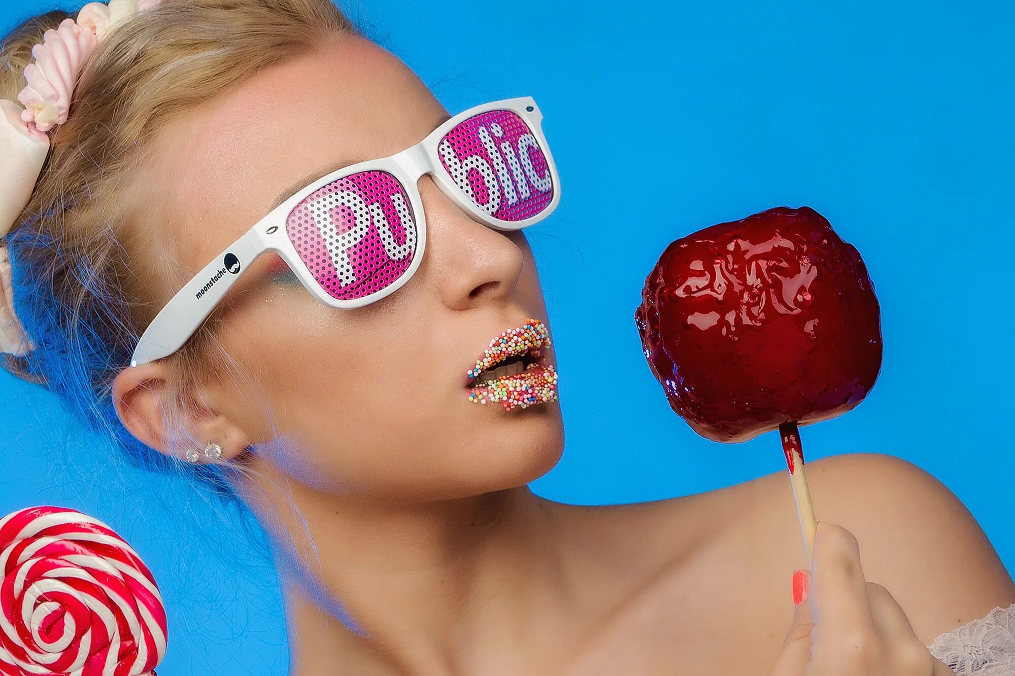 Сладкие девушки. Конфеты подольчанка. Яркие конфеты. Невский кондитер конфеты без сахара. Конфеты в красивой обертке.