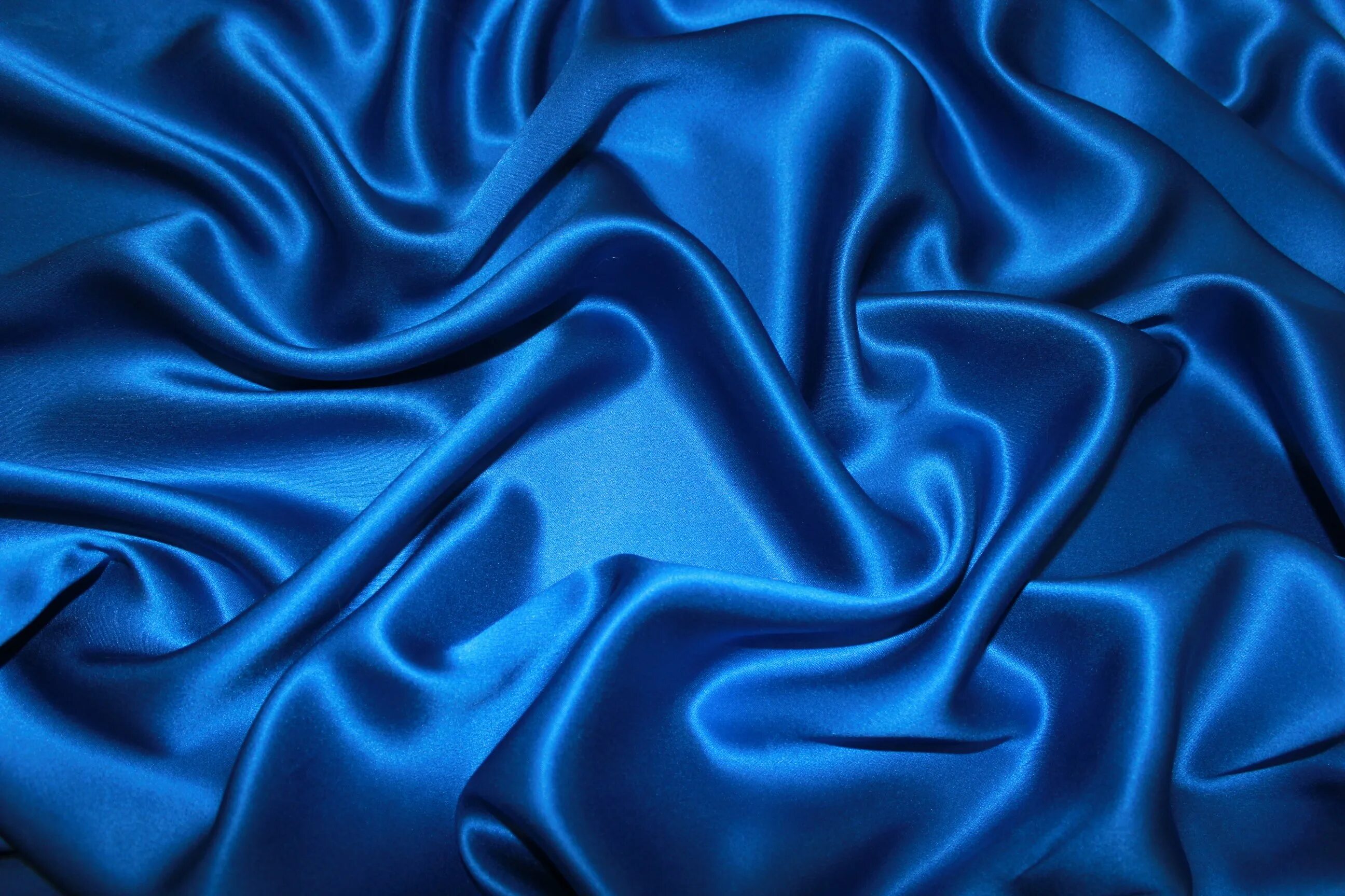 Шелковая ткань. Ткань шелк. Голубая шелковая ткань. Синий шелк фон.