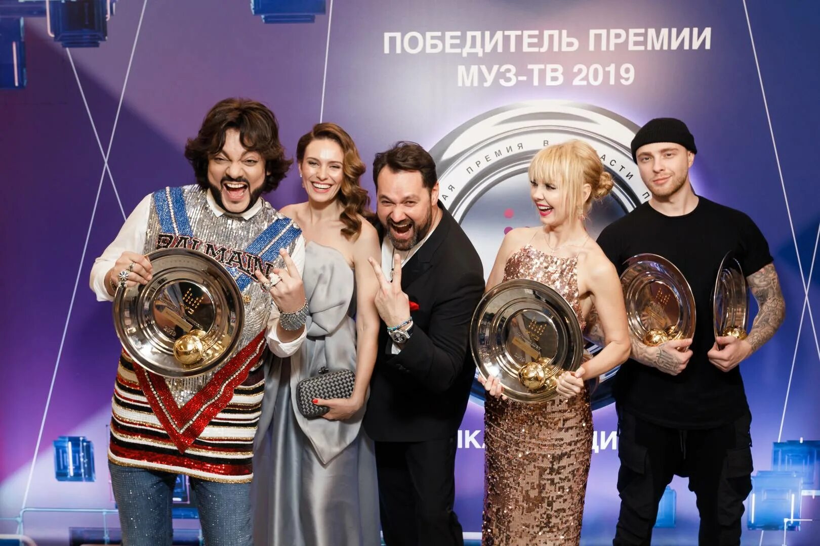 юля зиверт муз тв премия. номинанты премии муз тв. муз тв 2021. хиты тв 2019. хиты тв 2019.