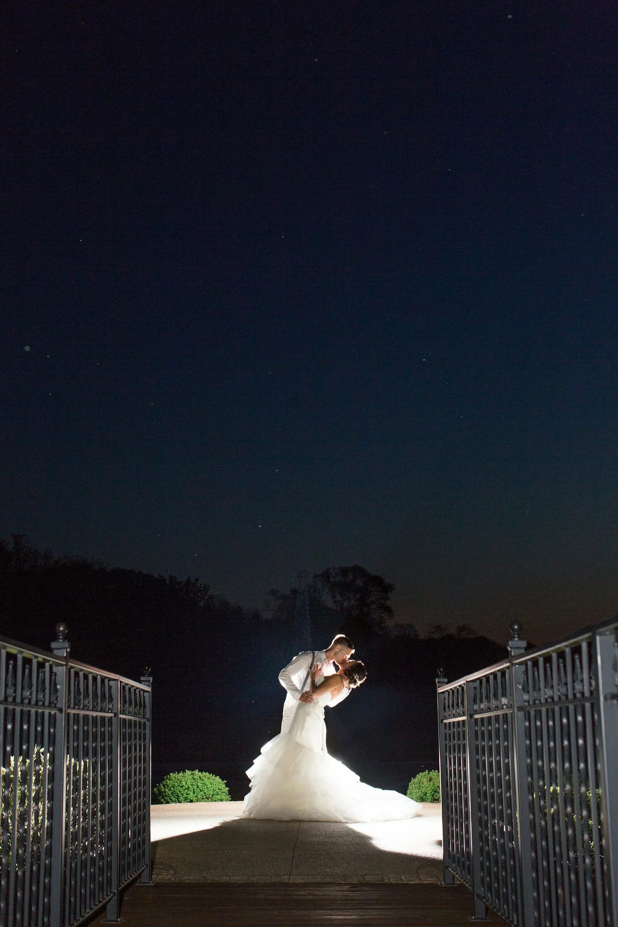 Свадьба ночью. Ночная Свадебная фотосессия. Wedding FOTOSESSIYA ночью. Свадьба в ночном городе. Первый день свадьба ночи