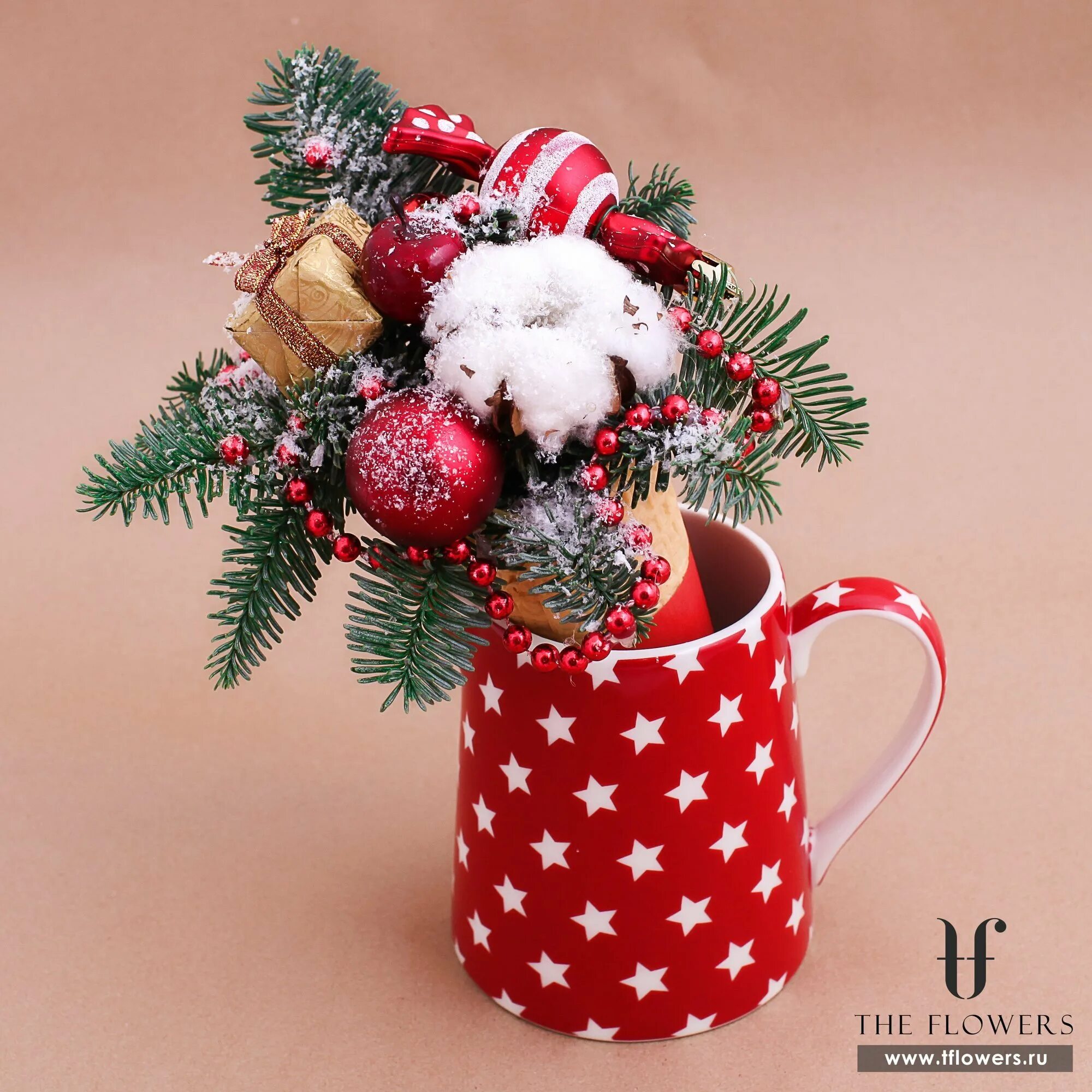 елена франскевич конфетные композиции. сладкий подарок в кружке. подарок воспитателю на новый год. новогодние подарочные композиции. новогодний букет в кружке.