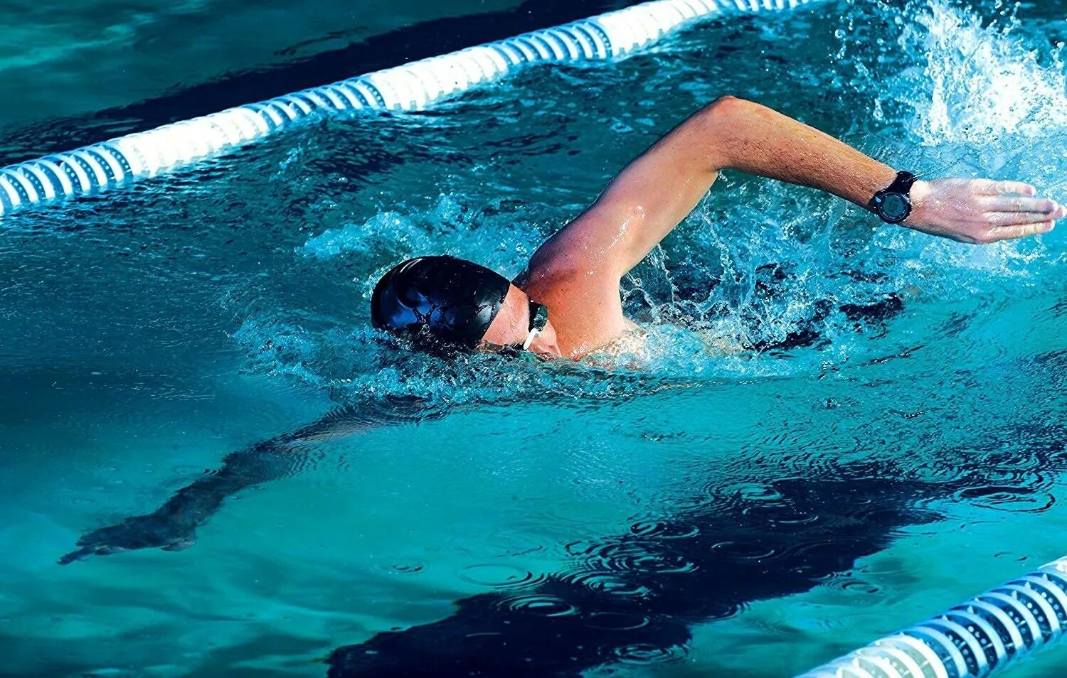 Watch me swim. Плавать в бассейне. Пловец в бассейне. Люди в бассейне.