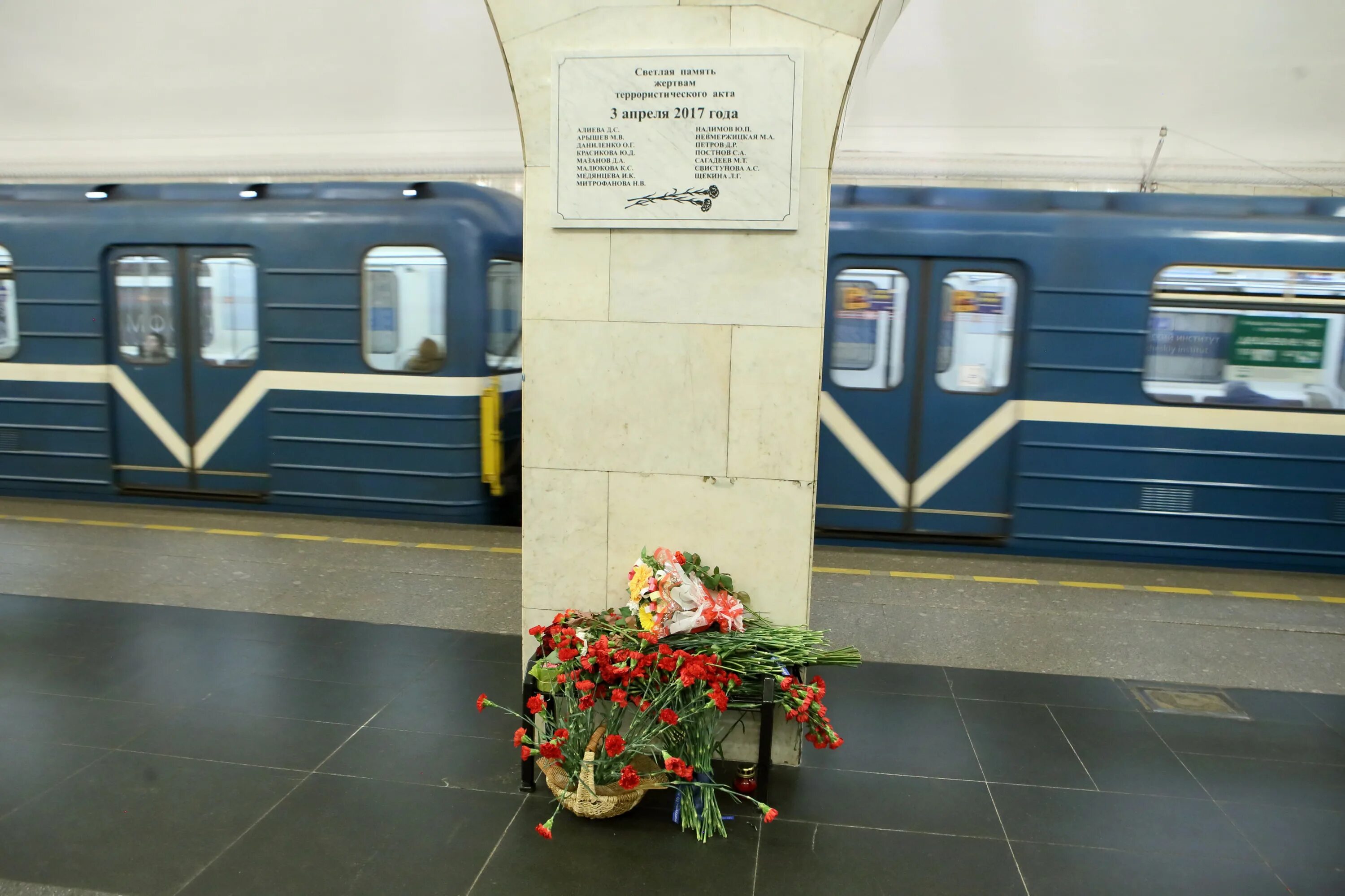 Жизнь в санкт петербурге 2025. 3 апреля 2017 санкт-петербург. 3 апреля 2017 санкт-петербург теракт. взрыв в метро санкт петербурга 2017. теракт в санкт-петербургском метро 2017.