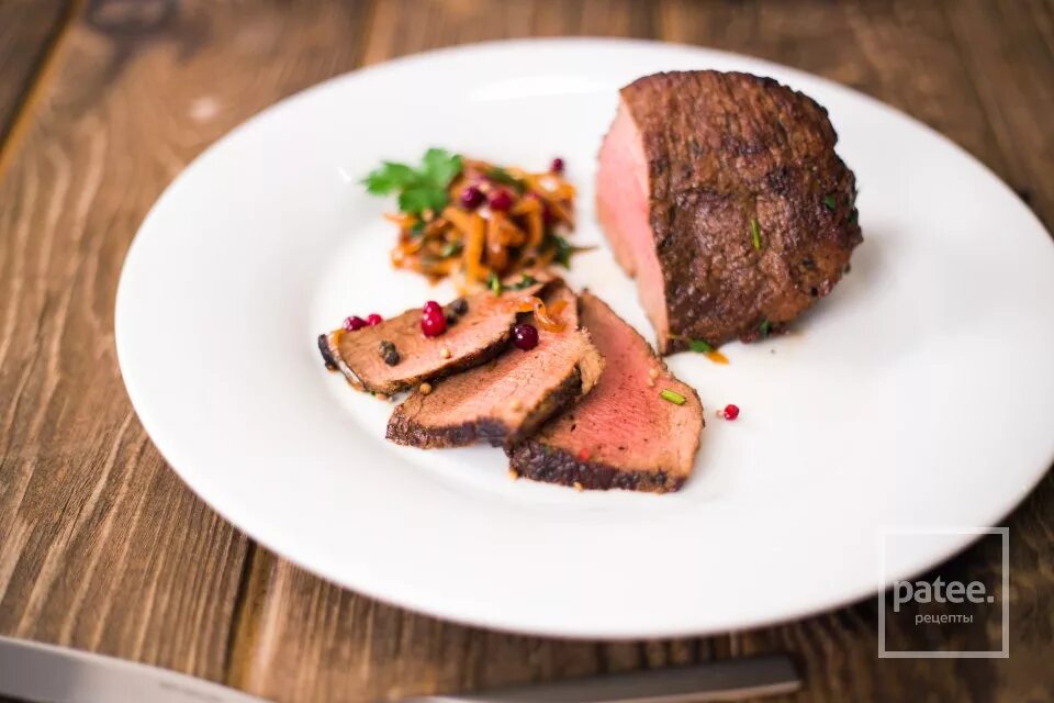 Родина ростбифа. Ростбиф в соевом соусе. Ростбиф в соевом соусе. Филе беф-брезе. Ростбиф подача.