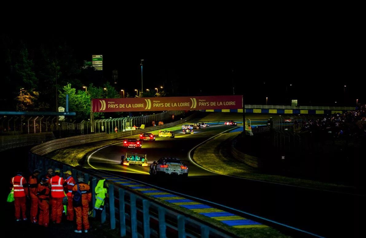 24 Lemans Night. Ночной Леман. Le mans ночью. 24 Часа Ле-Мана ночью.