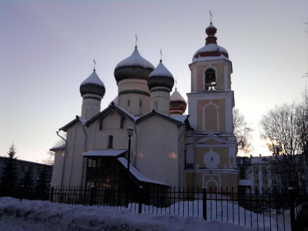 Церковь феодора стратилата на щиркове улице. Церковь фёдора стратилата на щиркове улице в новгороде. Церковь федора стратилата в москве. Церковь фёдора стратилата на щиркове улице великий новгород. Церковь феодора стратилата на антиохийском подворье, москва.