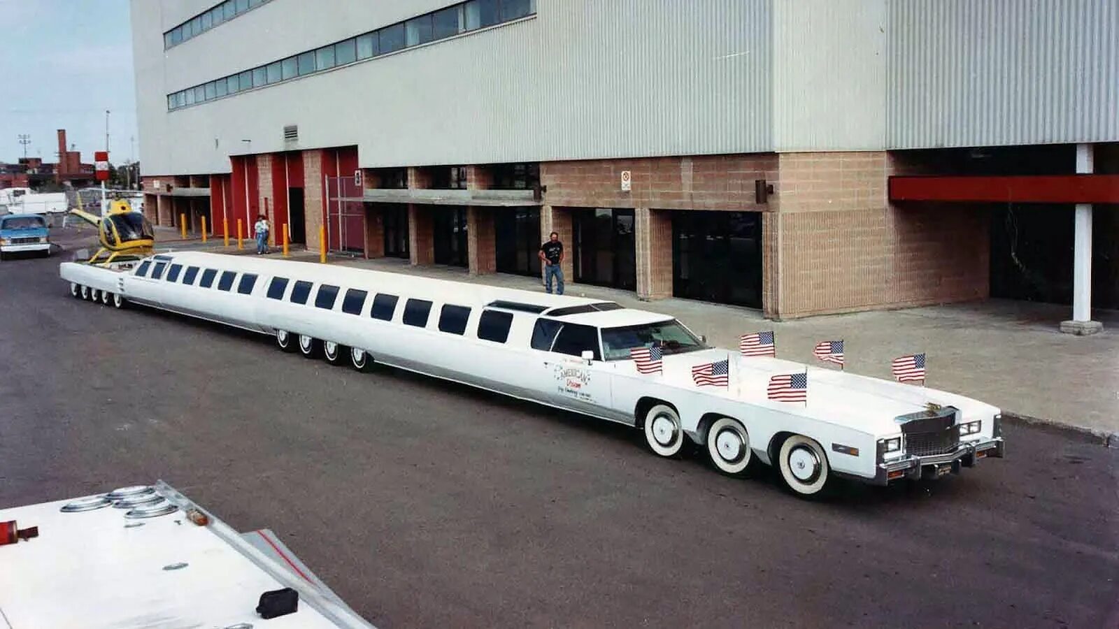 Самый большой вариант. Лимузин Джей Орберг.. Cadillac Eldorado лимузин самый длинный. Лимузин 30 метров. Cadillac Eldorado 1976 самый длинный лимузин.