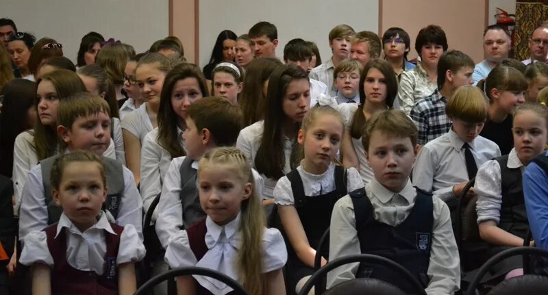 Гимназия 18 королев учителя. Г королев гимназия 10. Гимназии королева отзывы. 9 гимназия королев внутри. 11 школа королев.