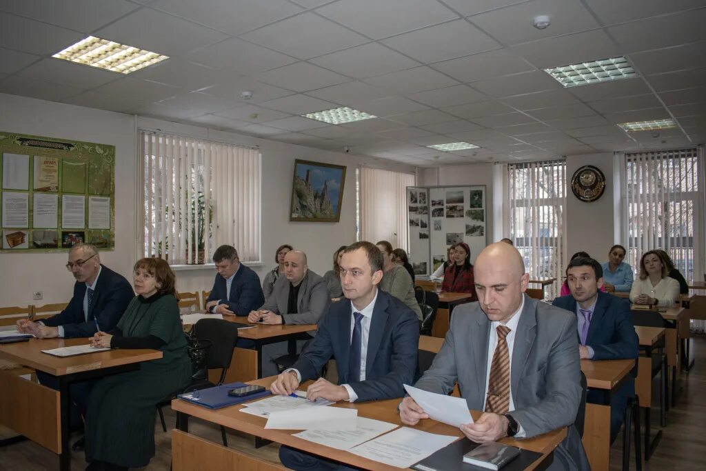 Минобр кбр. Кабардино балкарский ас. Министр образования кабардино-балкарской республики. Зал парламента кбр. Ас кбр.