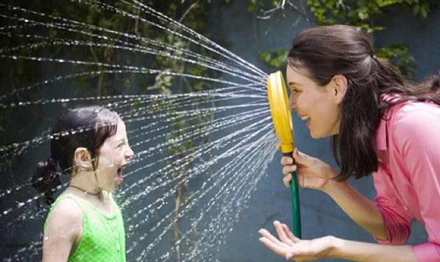 Daughter showers. Обливание водой.