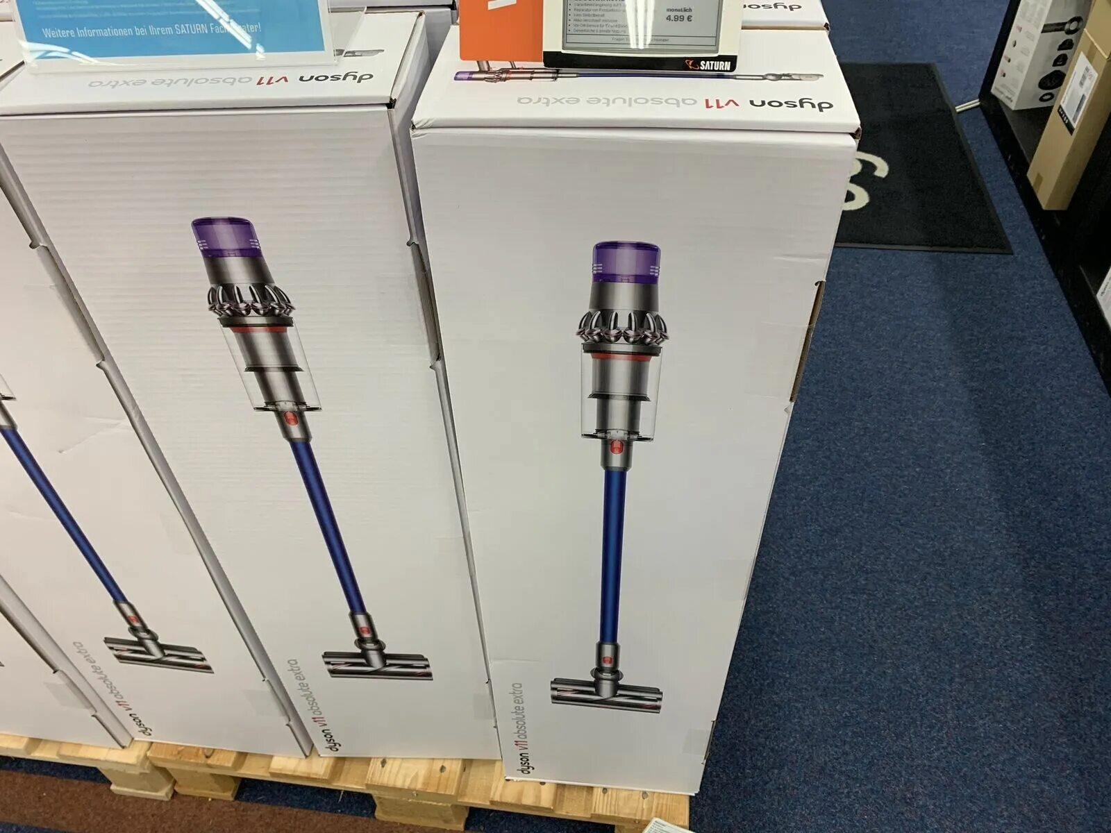 Пылесос Dyson v11 absolute. Dyson v11 absolute Extra. Упаковка Dyson v11. Dyson absolute Pro v11 Red. Купить дайсон v12