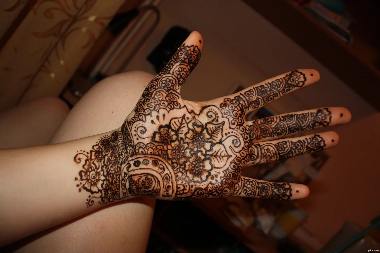 Хна для мехенди golecha. Временные тату хной. Тату из хны. Белая хна мехенди для тела. Хна для тела.