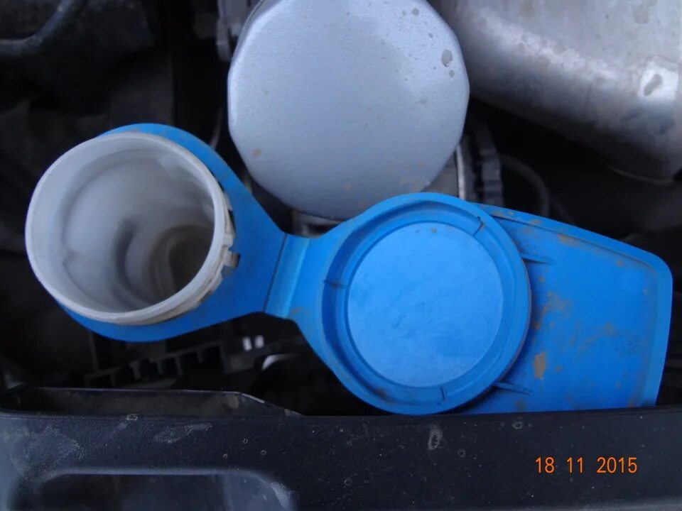 Замена бачка омывателя. - Volkswagen Polo Mk4, 1,4 л, 2004 года визит на сервис 