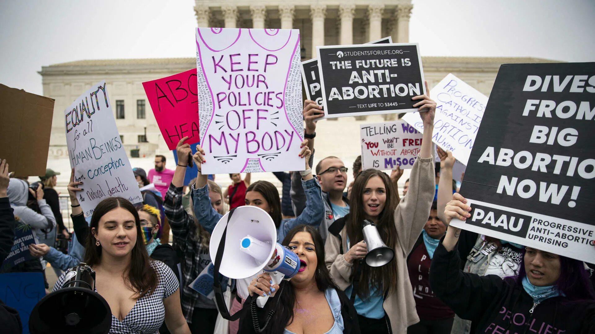 Протесты в США. Митинг за запрет абортов. Протесты против запрета абортов в США. Протесты женщин в Америке.