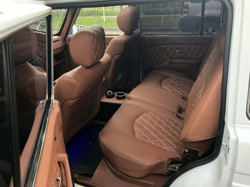 А что, если скрестить Lada Niva и Mercedes G-Class?