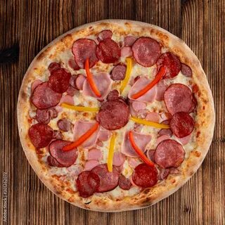 Пицца с колбасой картинки