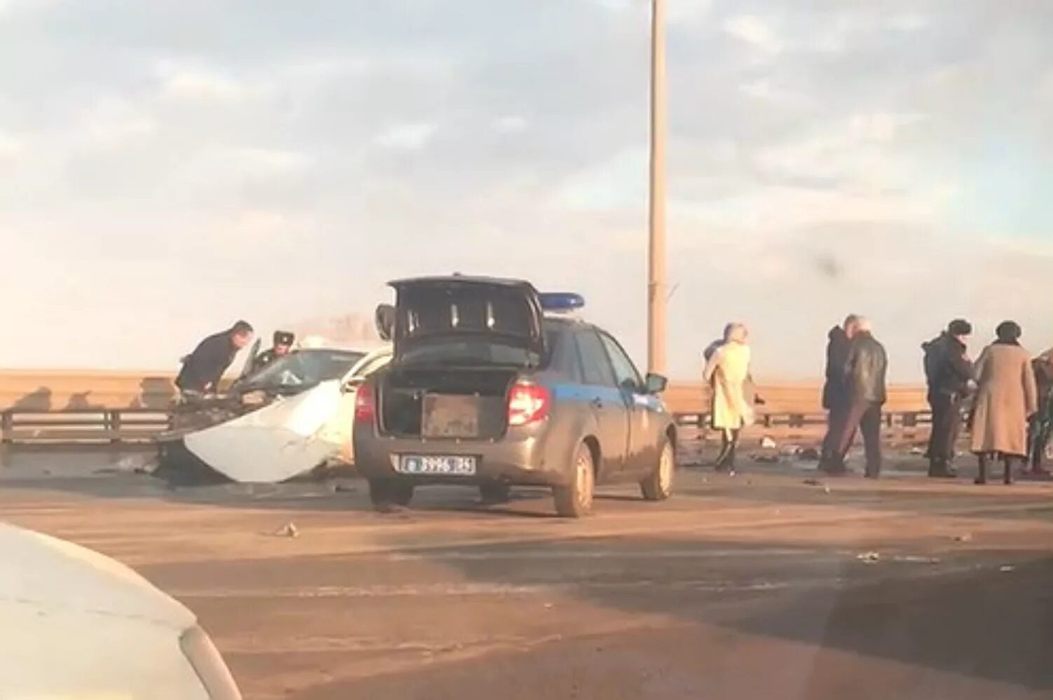 Атака на волгоградскую область сегодня. Авария на мосту через Волгу. ДТП В Волгограде на мосту через Волгу. ДТП на Волгоградском мосту.