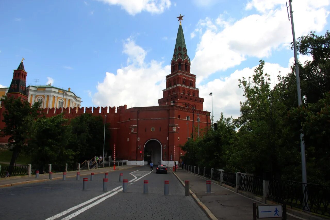 File:Боровицкие ворота.jpg - Wikimedia Commons