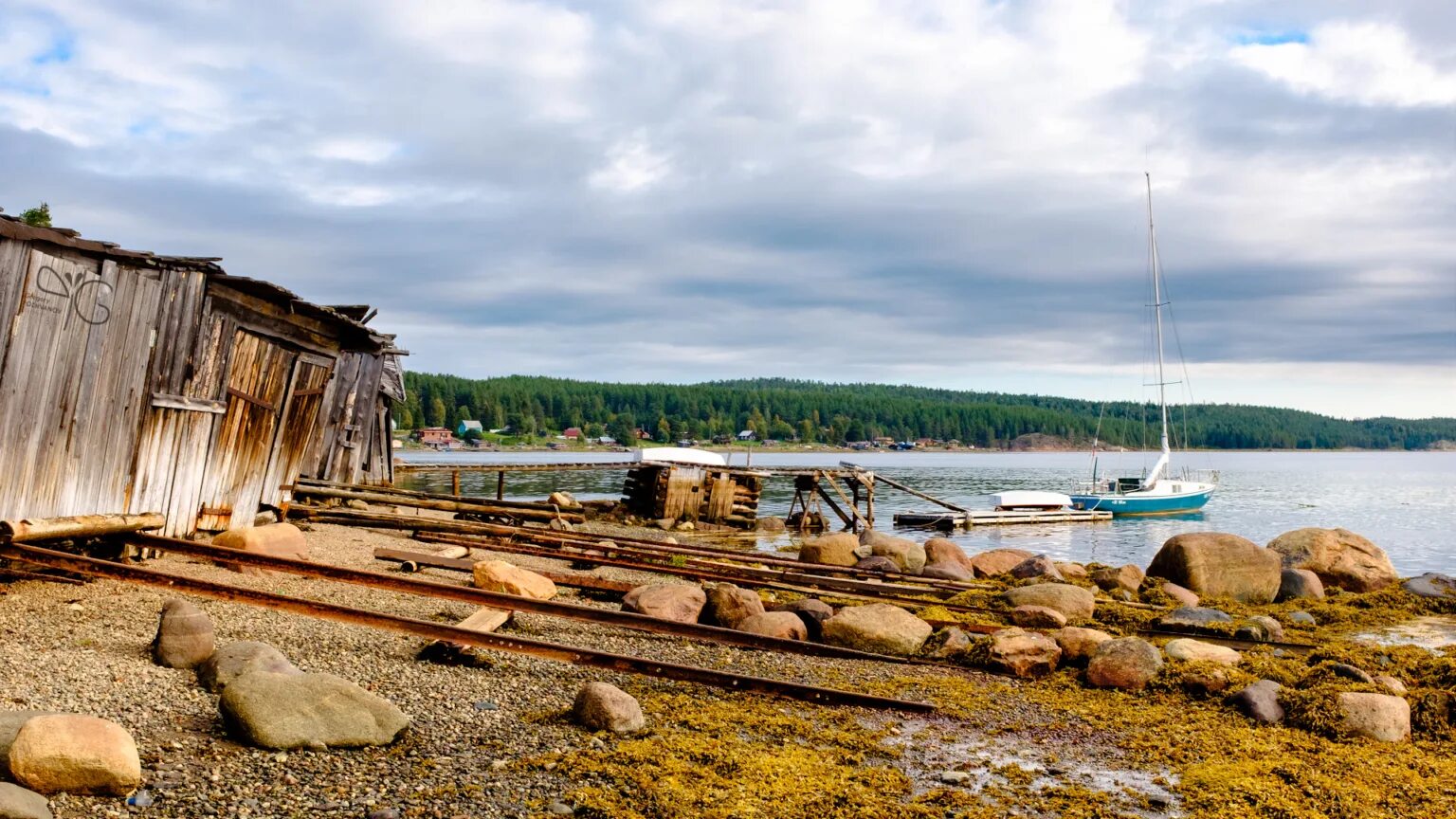 чупа посёлок карелия залив. остров оборин белое море. каменный пляж в карелии. губа чупа белое море. острова белого моря в чупинском заливе.