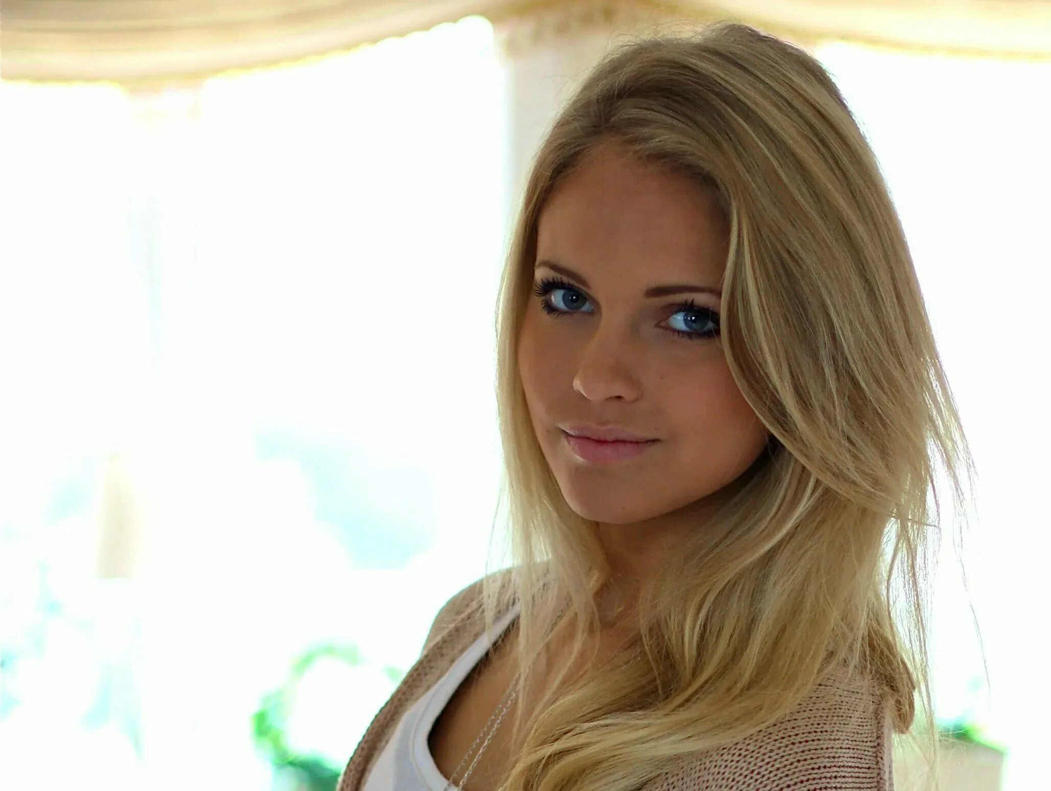 Естественное фото красивых девушек. Emilie Nereng. Emilie Marie Nereng. Emilie Nereng лицо.