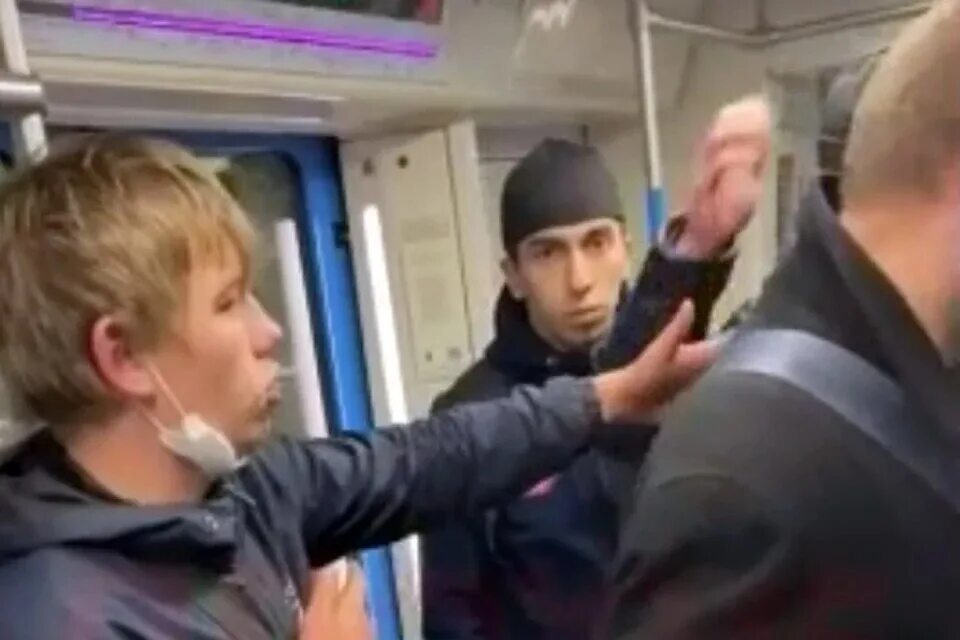Вырубил в метро. Вырубил в метро