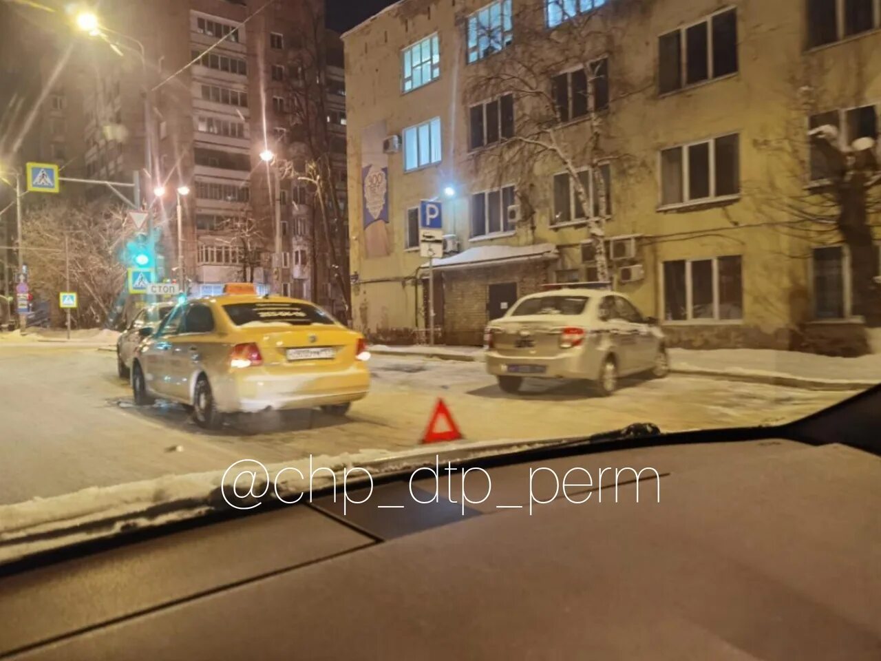 Чп дтп пермь сегодня. Аварии пермь комсомольский проспект 2025 год.
