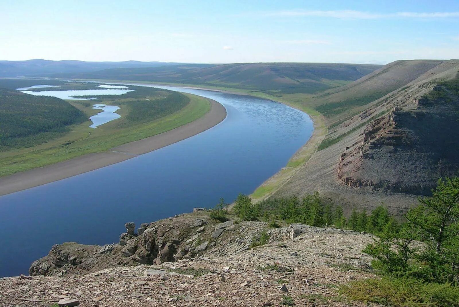 Река оленек якутия. Устье реки оленек. Бассейн реки оленек. Река оленек впадает. Исток реки оленек.