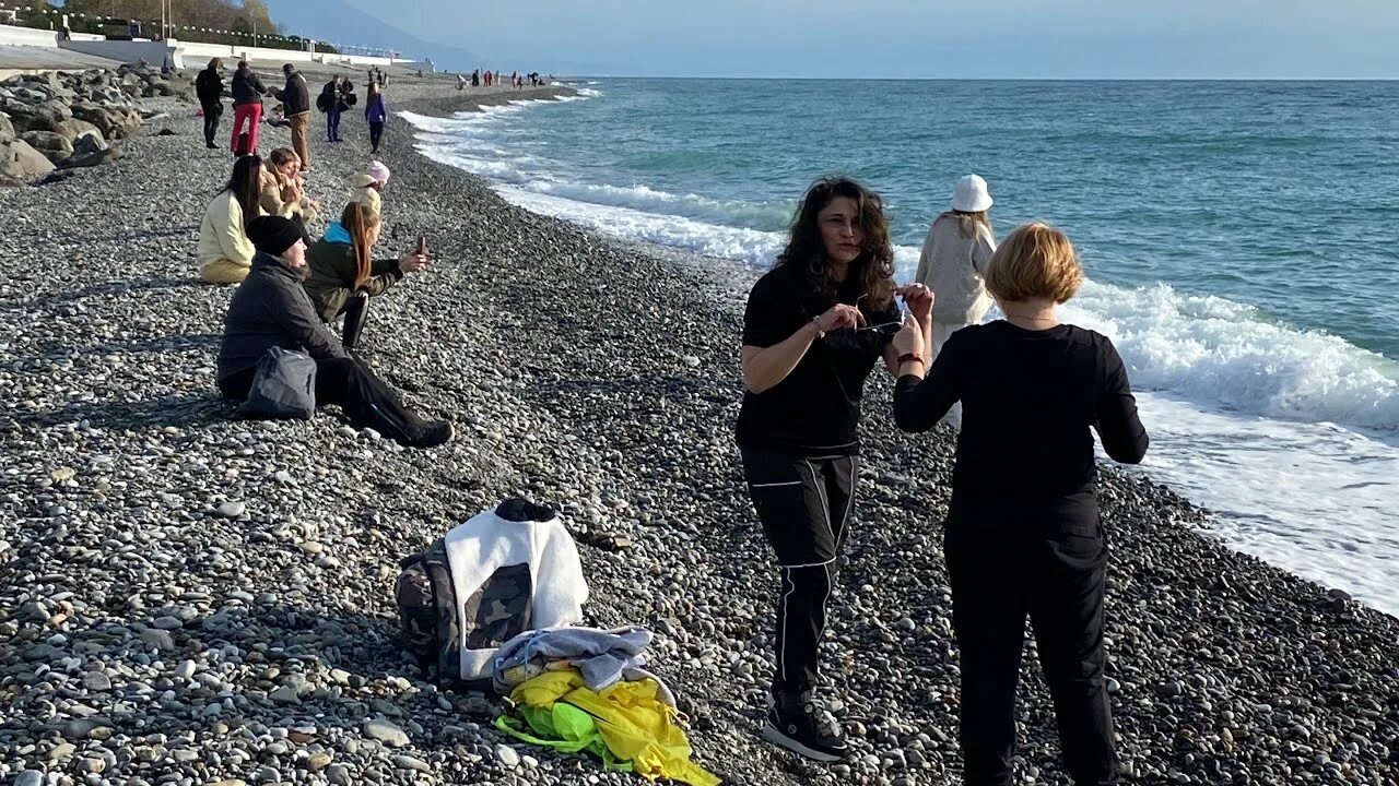 Сочи в декабре. Черрето море Сочи. Море Сочи 2022. Море черное Сочи в Ясный день. Вода в море в сочи в мае