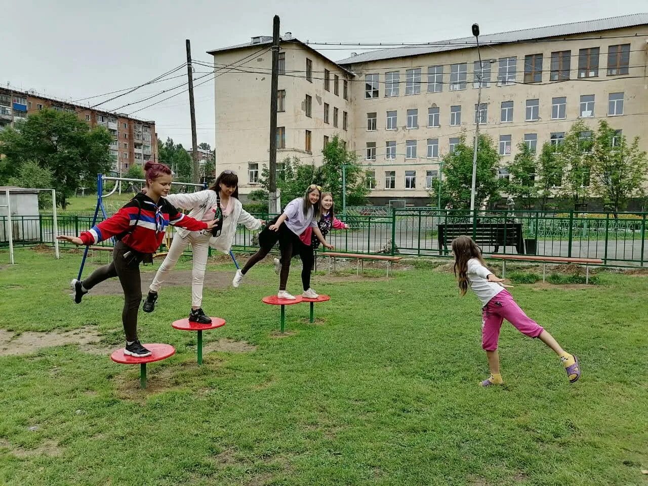 Погода в темиртау кемеровской области таштагольского. Школа 20 Темиртау Кемеровская область. Пгт Темиртау Таштагольский район. Школа 20 Темиртау Таштагольский район. Пгт Темиртау Кемеровская область.