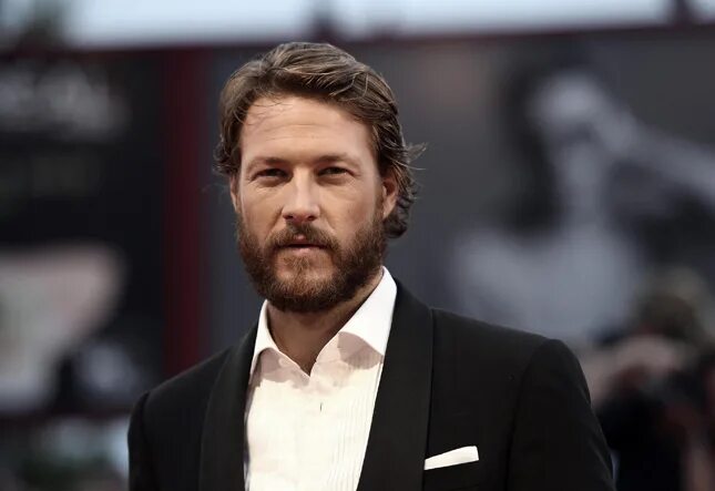 Люк 2013. Luke Bracey. Люк Галлоуэй. Люк Брейси 2023. Люк Брюйер.