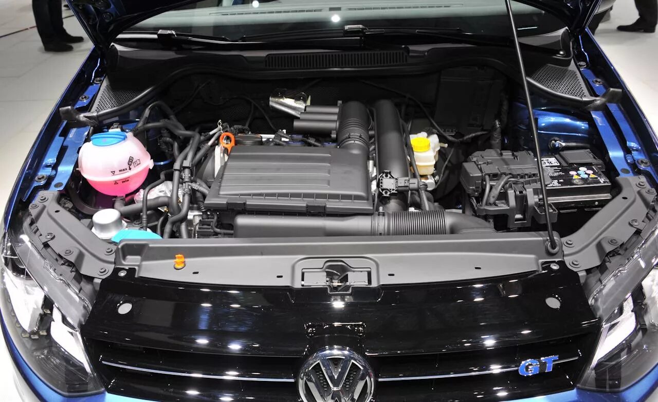Polo sedan двигатель. Фольксваген поло 1.6 105 л с двигатель. Volkswagen Polo 2017 двигатель. Двигатель Фольксваген поло седан CWVA. Двигатель Фольксваген поло седан 2012.
