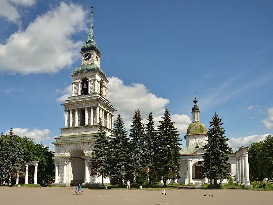 Фото г слободской. Соборная площадь слободской. город слободской кировской области. слободской площадь города. слободской кировская область площадь.