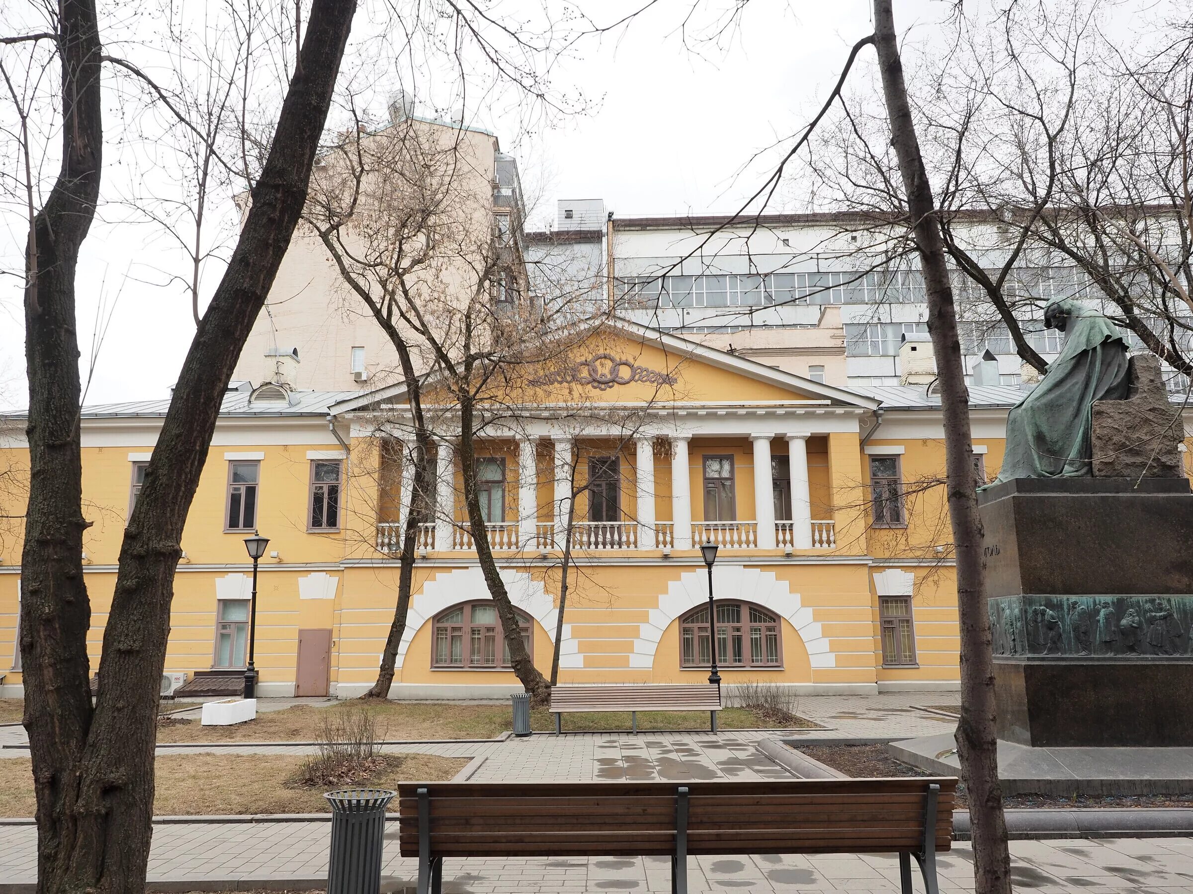 Гоголя 12 тамбов. Гоголя дом 10. Гоголя дом 10. Гоголя, 10/15 великие луки. Мемориальный музей и библиотека дом гоголя.