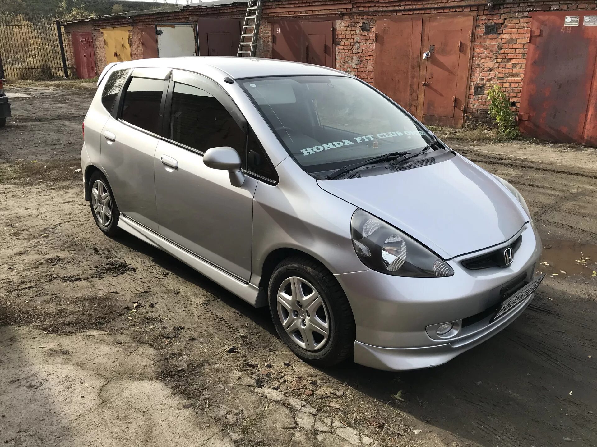 Хонда фит 2002. Хонда фит 2002 года. Honda Fit 2002 1,5. Honda Fit 2002 год.