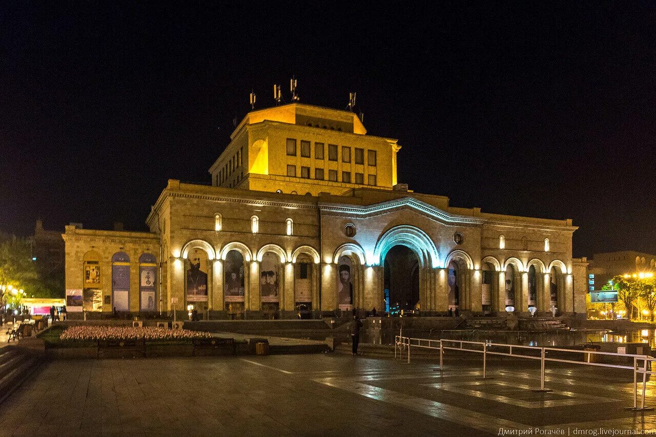 Столица Армении Ереван. Площадь революции Ереван. Площадь революции Ереван ночью. Площадь свободы (Ереван) ночью.