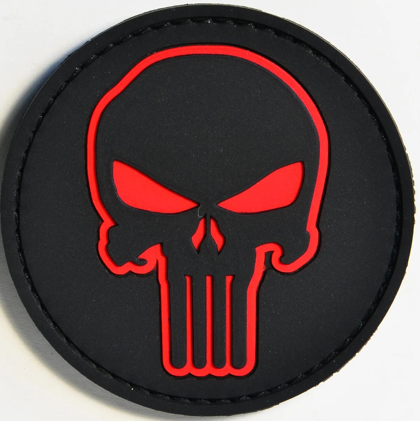Чёрнокрасный череп с символикой. Что означает красный череп. Punisher шеврон pvc. Хьюго уивинг красный череп. Что означает красный череп.