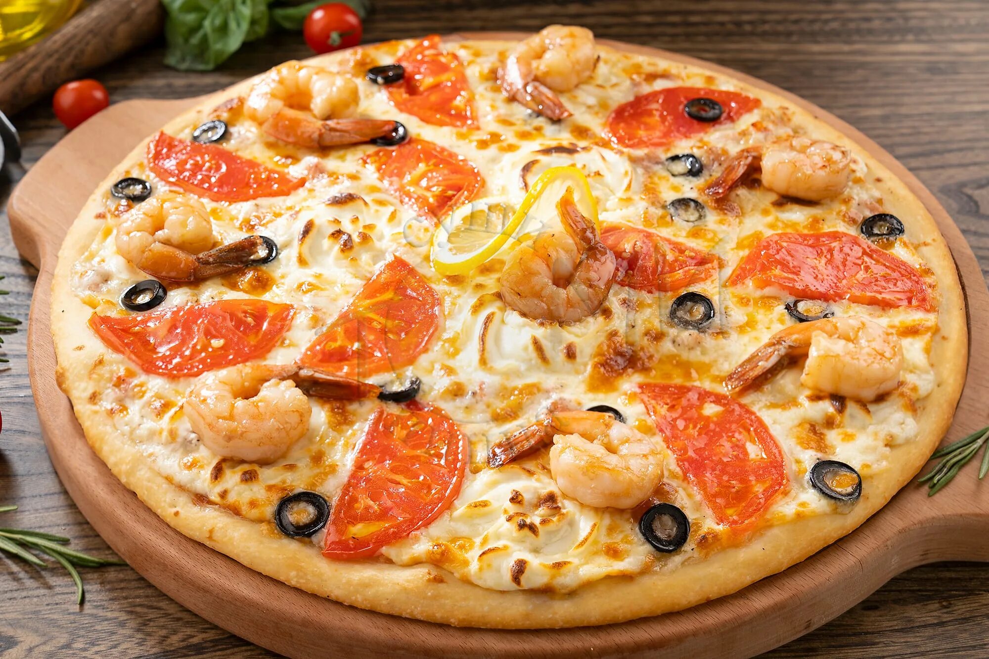Бесплатная доставка пиццы спб. Пицца с креветками. Пицца с креветками и сыром. Пицца 35 см. Пицца 42 см.