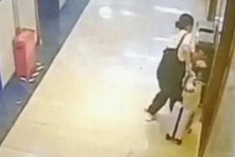 Женщина родила в ведро