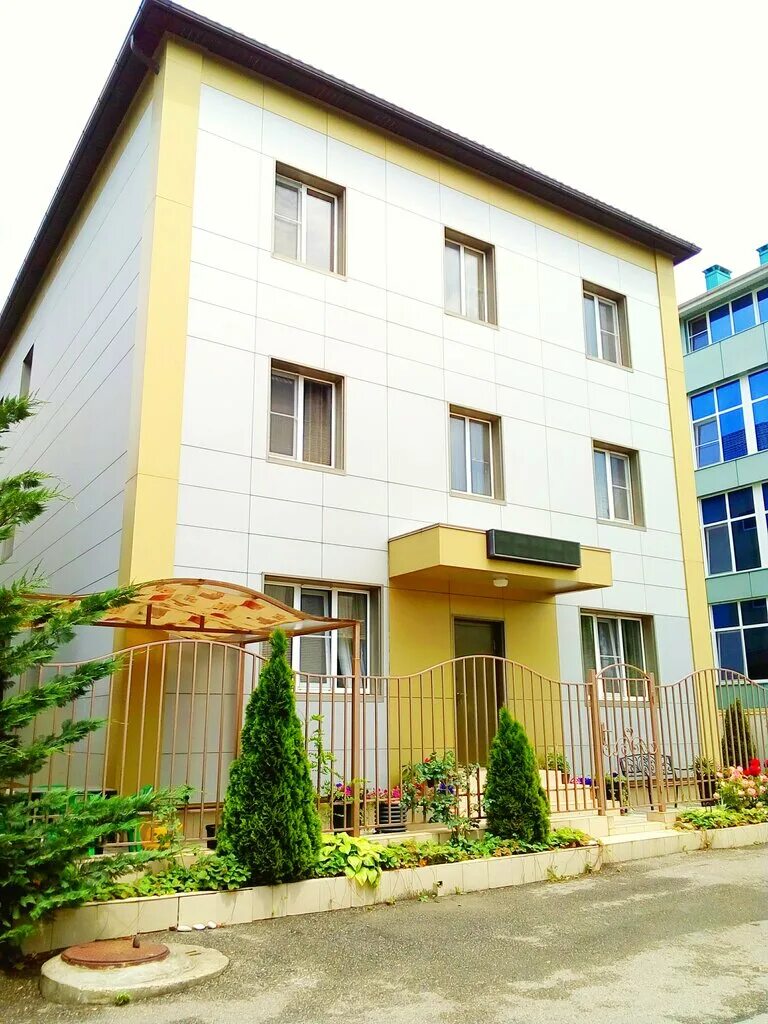 Золотая рыбка симферопольская ул 70 евпатория. Отель золотая рыбка анапа. Золотая рыбка крым гостевой дом. Кабардинка коллективная 54. Гостевой дом золотая рыбка евпатория.