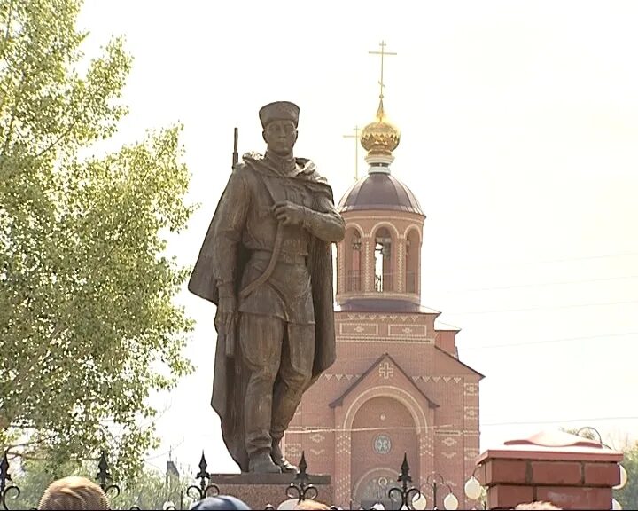 П красноярский оренбургская. Поселок Красноярский Оренбургская область Кваркенский район. Айдырля поселок Красноярский. Храм в Айдырля Кваркенский район. Памятники в Кваркено в парке Победы.